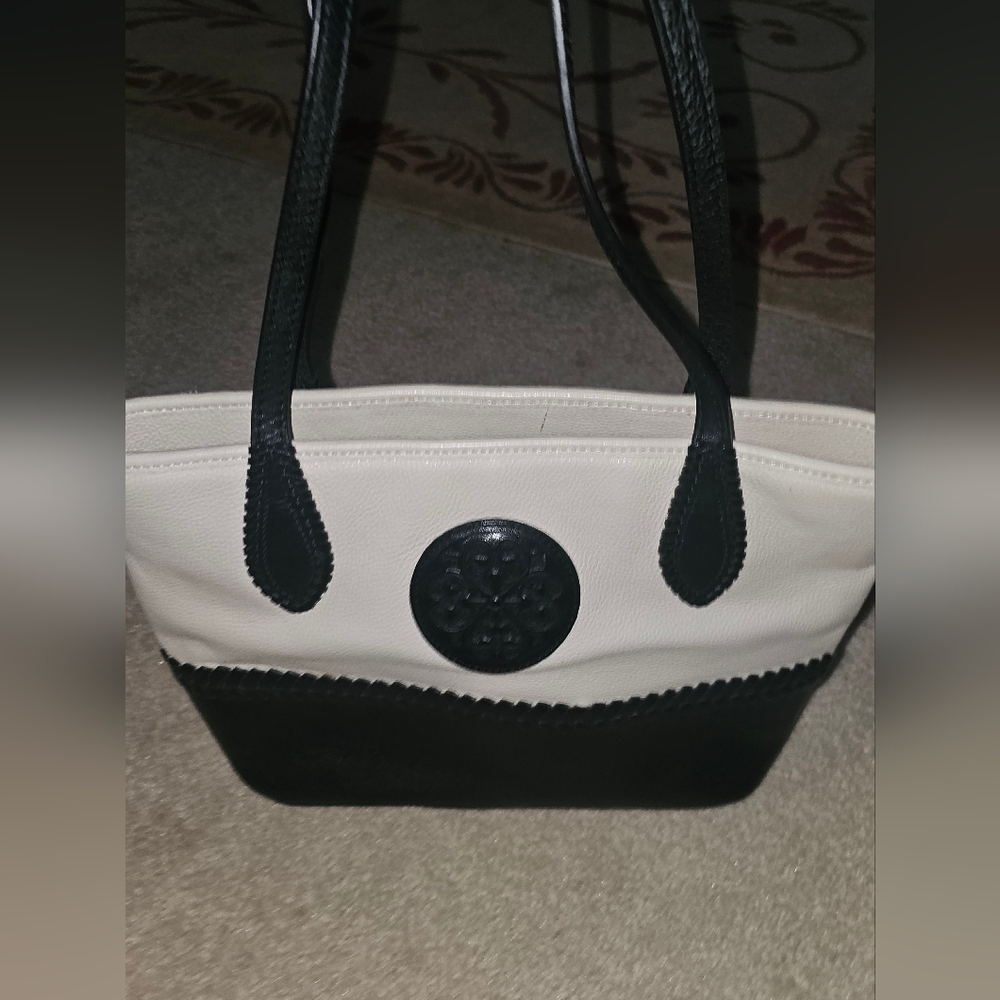BRIGHTON FERRARA BLACK WHITE FLAVIA MEDALLION TOTE SHOULDER HANDBAG. RARE - Picture 10 of 14